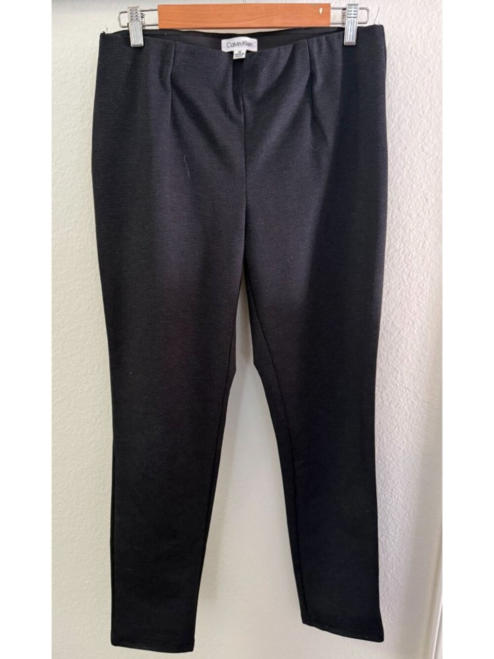 Women's Slacks ~ Calvin Klein ~ Size 10 Ankle Pants ~ Black